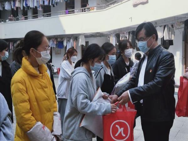 9904e40127fd4e108470b771bc7517f6.jpg 9904e40127fd4e108470b771bc7517f6.jpg