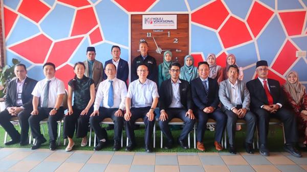 8cb86b47b80c4490a32dea823dfedc10.jpg 8cb86b47b80c4490a32dea823dfedc10.jpg