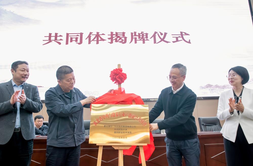 8d8cb2e1e73142b49560b645b104545f.JPG 8d8cb2e1e73142b49560b645b104545f.JPG